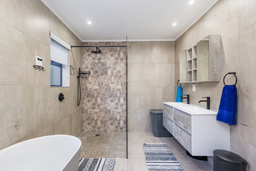 4 Bedroom Property for Sale in Baron View Western Cape